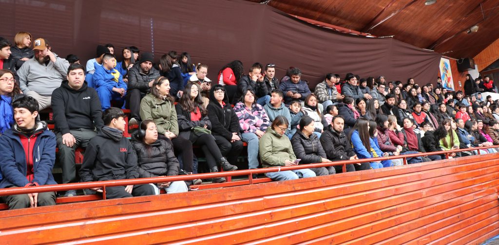 JUNAEB ENTREGA 265 COMPUTADORES A ESTUDIANTES DE VILLARRICA PARA FORTALECER SUS APRENDIZAJES